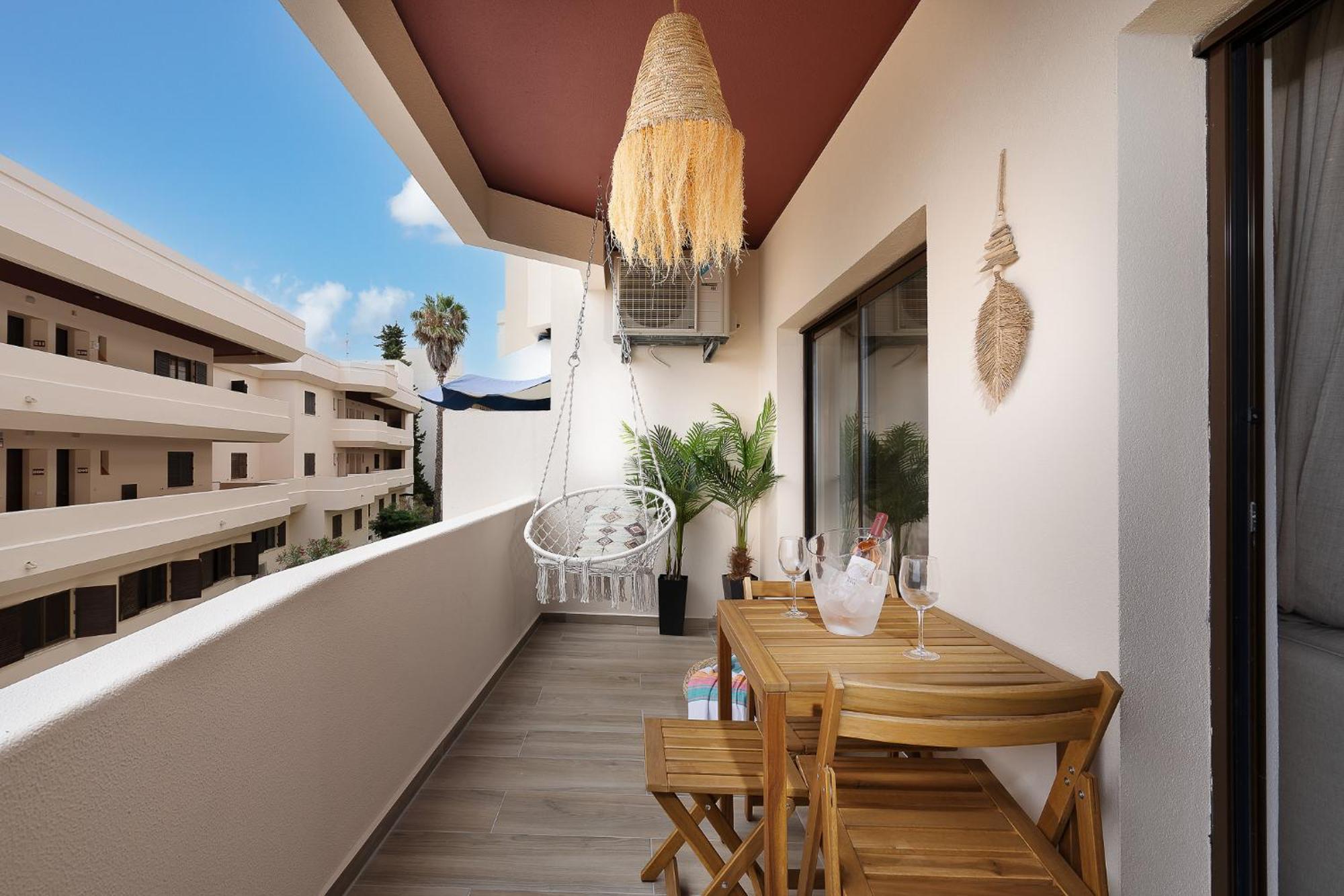 Apartment Amazing Sea View W/ 2 Bdr Ideal 4 Families W/ Wifi